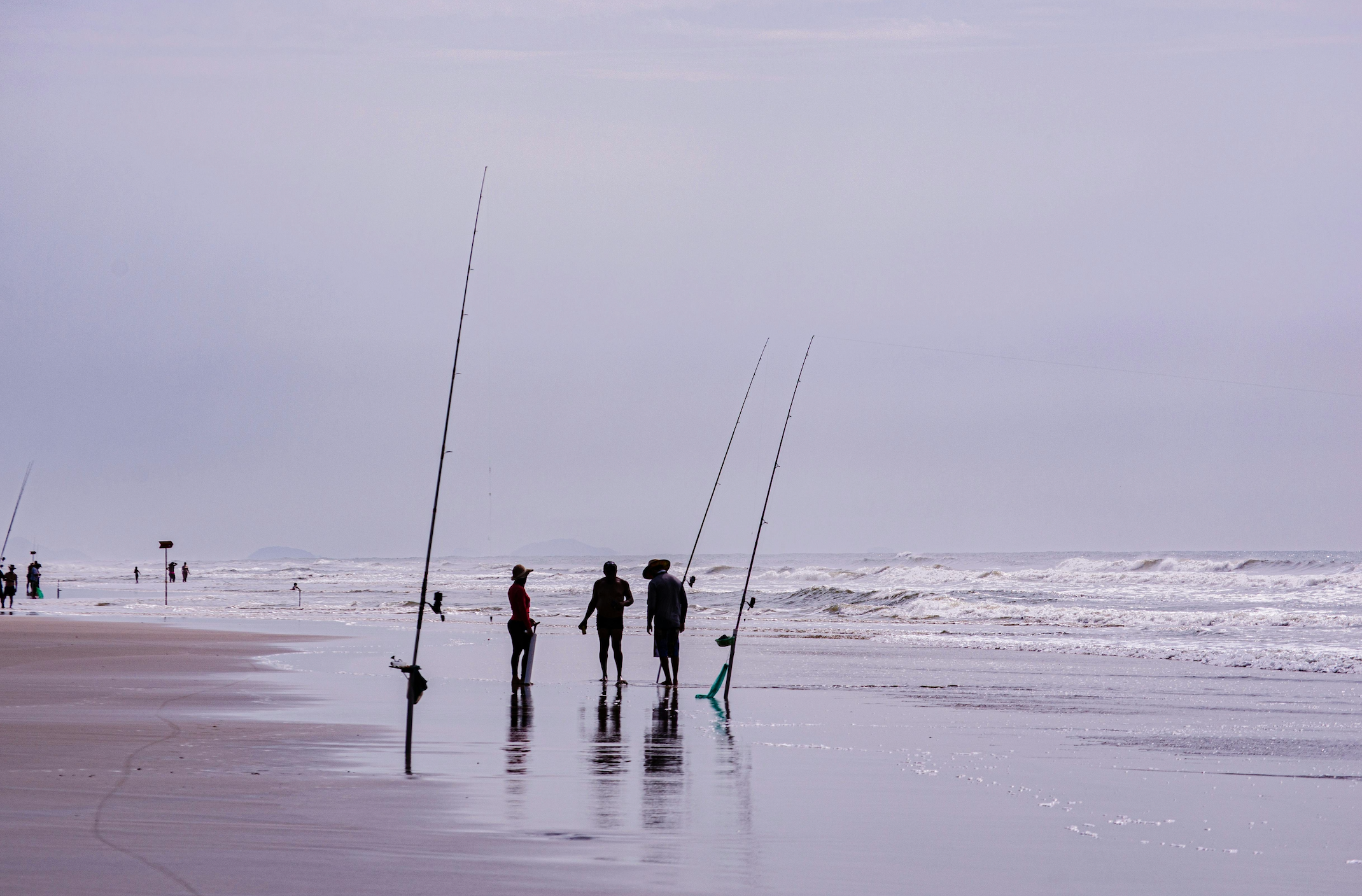 La Pêche en Surfcasting : Techniques, Matériel et Conseils